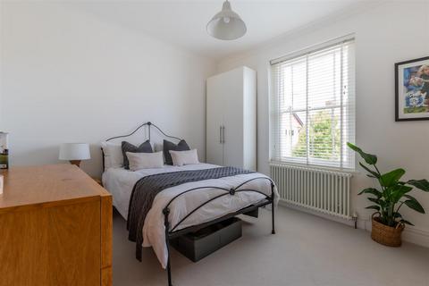 15 Waterloo Gardens, Cardiff, CF23 5AA