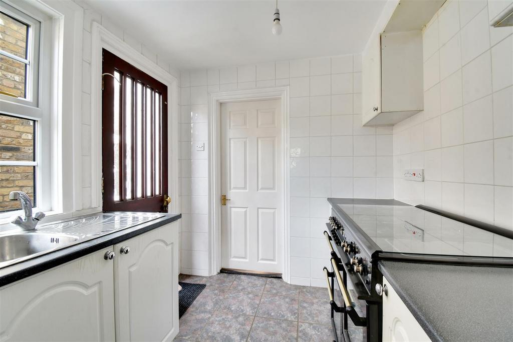 Kitchen 2.jpg