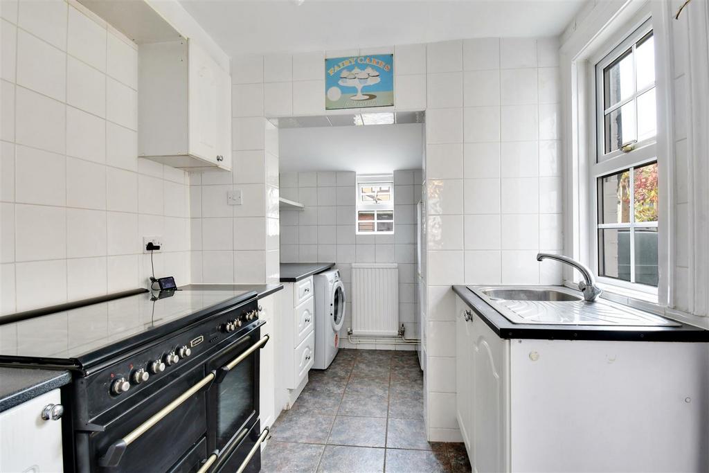 Kitchen 1.jpg