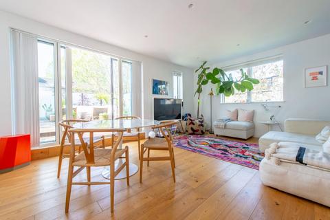 Flat 8, 10 Andre Street, London, E8 2AA