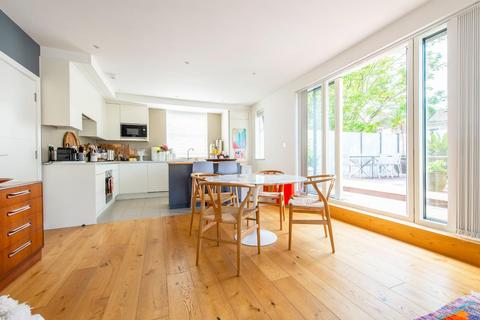 Flat 8, 10 Andre Street, London, E8 2AA