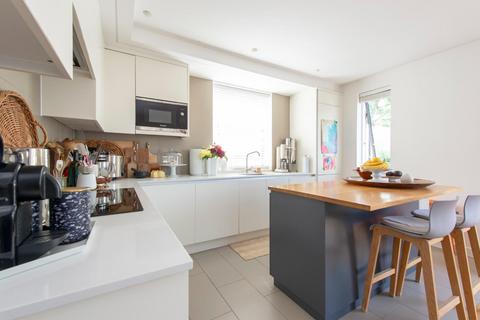 Flat 8, 10 Andre Street, London, E8 2AA