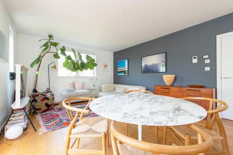 Flat 8, 10 Andre Street, London, E8 2AA