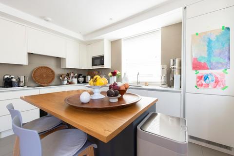 Flat 8, 10 Andre Street, London, E8 2AA