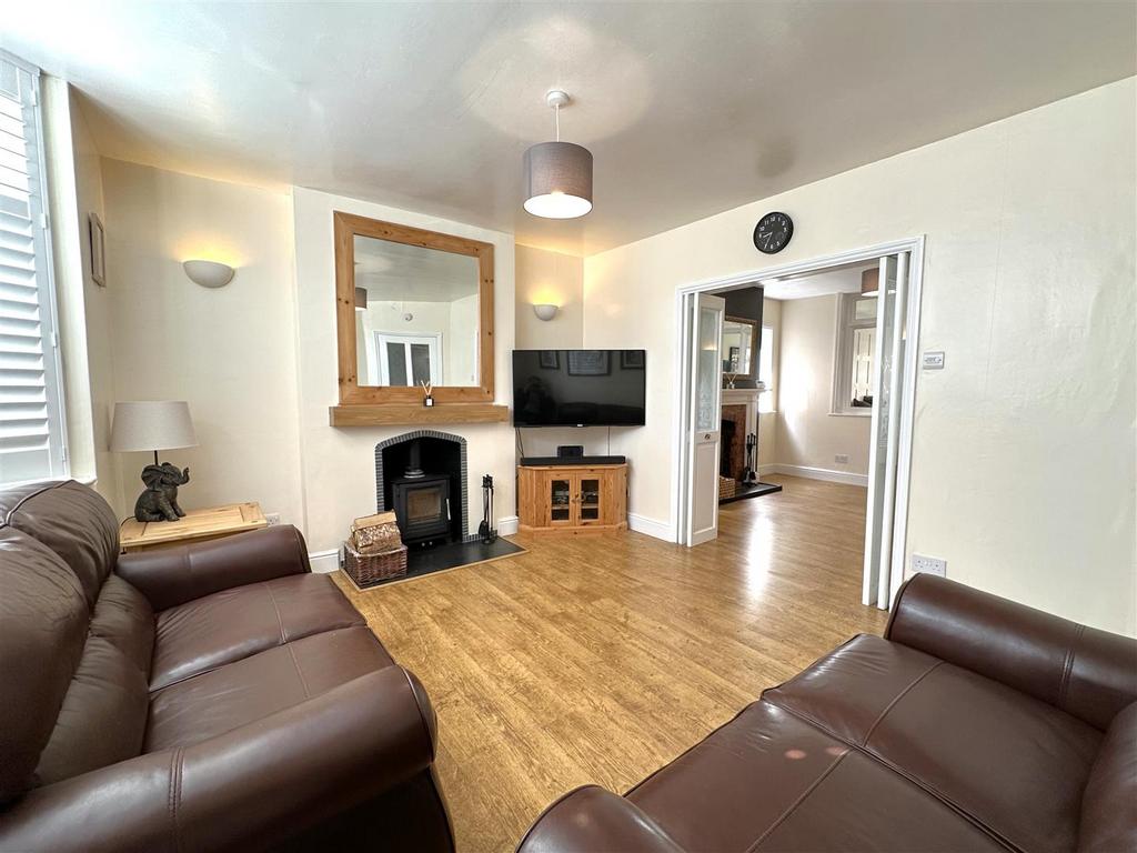 Lounge Into Dining Room 897