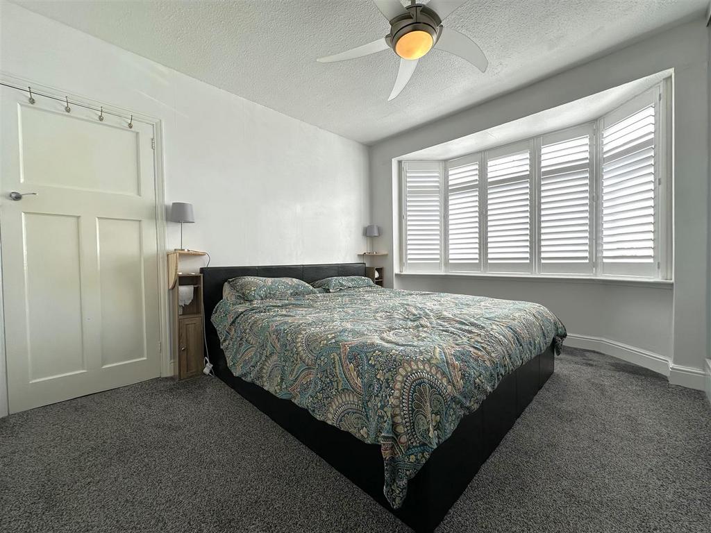 Master Bedroom With Bespoke Shutters 952