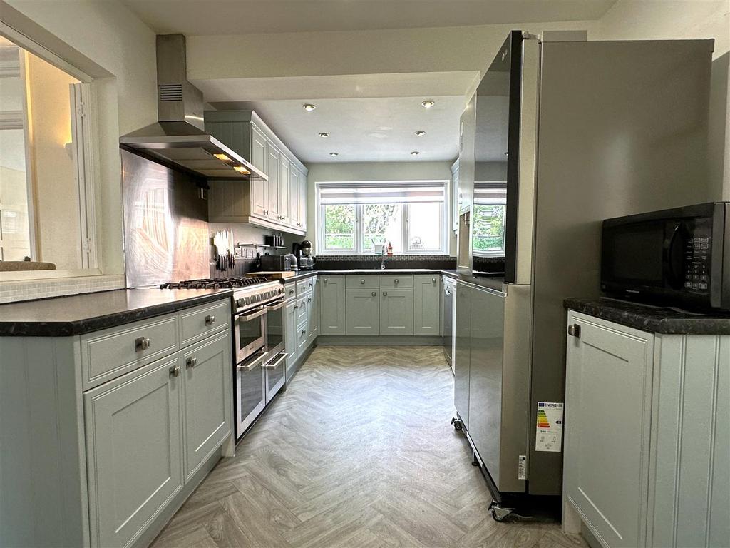 Modern Fitted Kitchen 849