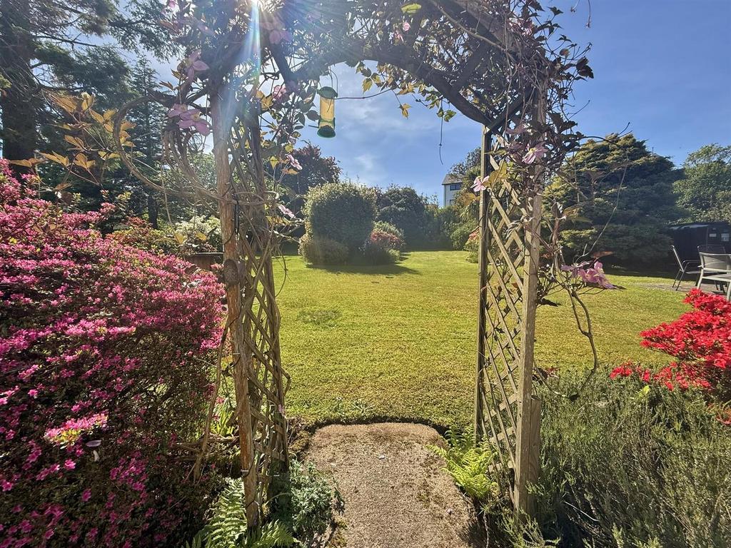 Rose arch
