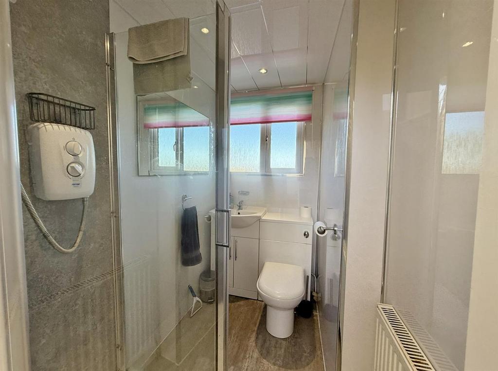 Shower room 2