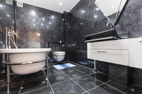 3 bedroom apartment to rent, Manor Road, Chigwell