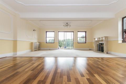 3 bedroom apartment to rent, Manor Road, Chigwell