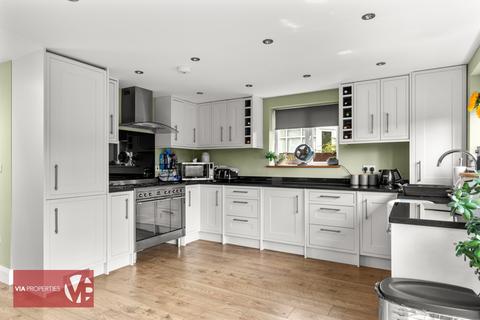 24 Allmains Close, Nazeing, Waltham Abbey, EN9 2LX