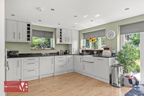 24 Allmains Close, Nazeing, Waltham Abbey, EN9 2LX