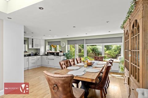 24 Allmains Close, Nazeing, Waltham Abbey, EN9 2LX