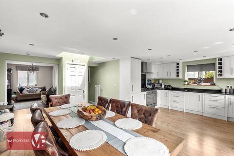 24 Allmains Close, Nazeing, Waltham Abbey, EN9 2LX