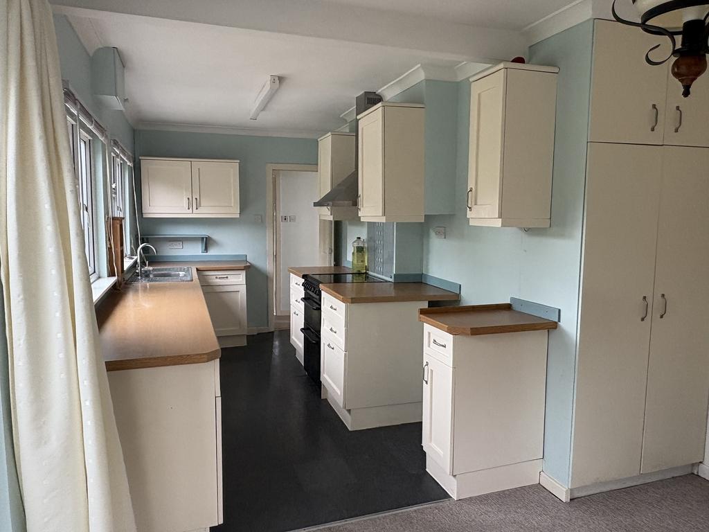 Kitchen/Dining Area