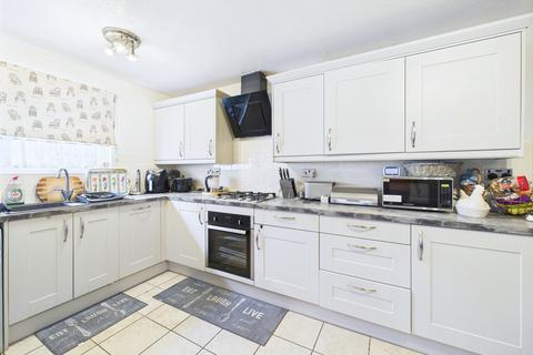 3 bedroom end of terrace house to rent, Kirkmeadow, Peterborough PE3