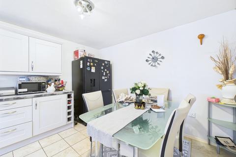 3 bedroom end of terrace house to rent, Kirkmeadow, Peterborough PE3