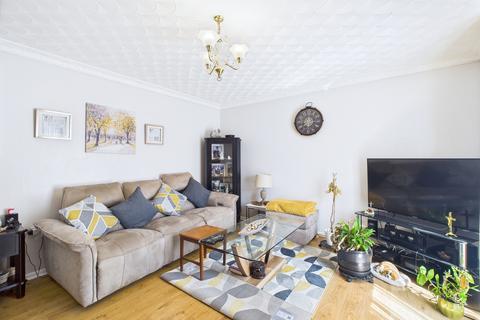 3 bedroom end of terrace house to rent, Kirkmeadow, Peterborough PE3