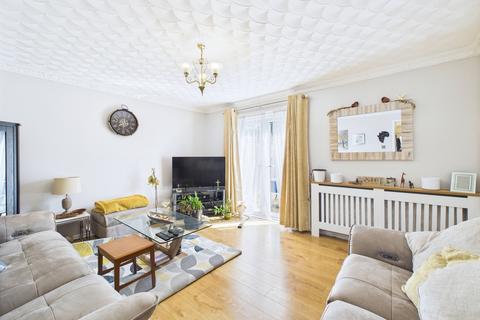 3 bedroom end of terrace house to rent, Kirkmeadow, Peterborough PE3