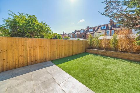 4 bedroom detached house for sale, Kings Avenue, New Malden, London, KT3