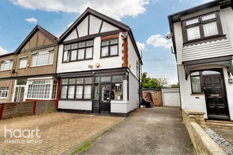 3 Masefield Crescent, Romford, RM3 7PL