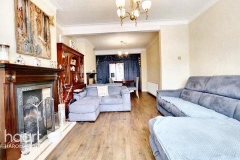 3 Masefield Crescent, Romford, RM3 7PL
