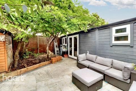 3 Masefield Crescent, Romford, RM3 7PL