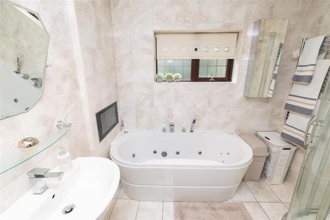 3 bedroom detached house for sale, Pont View, Ponteland, Newcastle Upon Tyne