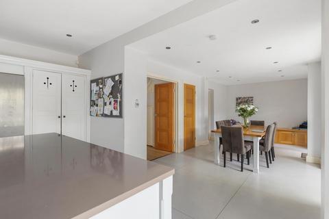 undefined, London W4