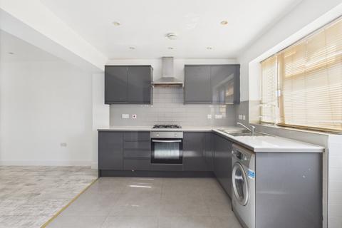 3 bedroom semi-detached house to rent, East Road, Feltham, TW14