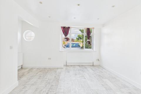 3 bedroom semi-detached house to rent, East Road, Feltham, TW14