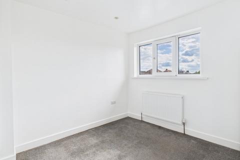 3 bedroom semi-detached house to rent, East Road, Feltham, TW14