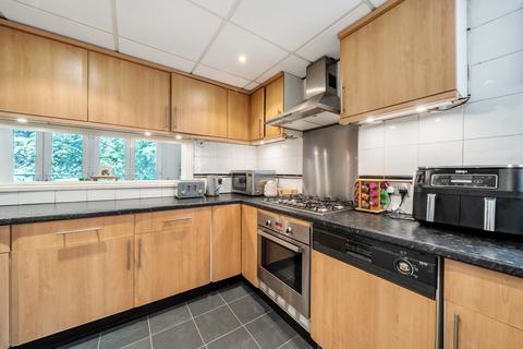 1 bedroom apartment for sale, Leaf Close, Northwood, Hillingdon