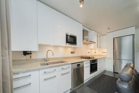 3 bedroom flat for sale, Sumpter Close, London NW3