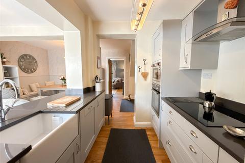 6 Broom Terrace, Burnopfield, Newcastle Upon Tyne, NE16 6DS