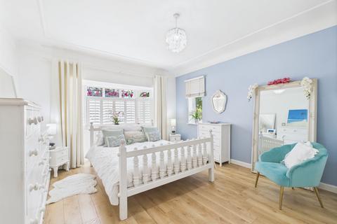 undefined, Heath Road, Upton, CH2
