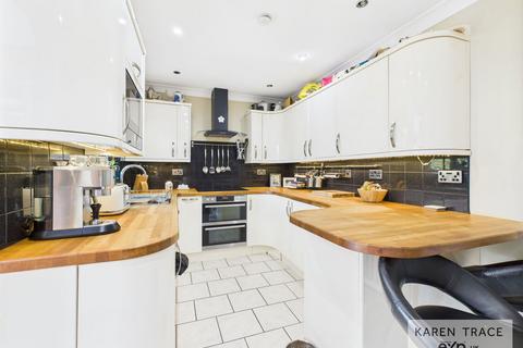 121 Penwithick Park, Penwithick, St Austell, PL26 8XZ