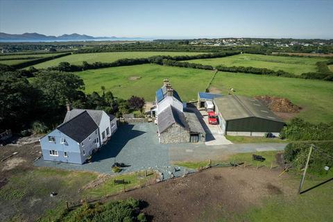 undefined, Neuadd Wen & Neuadd Wen Cottage Farm, Newborough