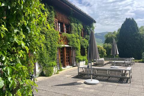 8 bedroom house, A Large and Distinctive Family Retreat In A Beautifully Secluded Setting., Near Rougemont.
