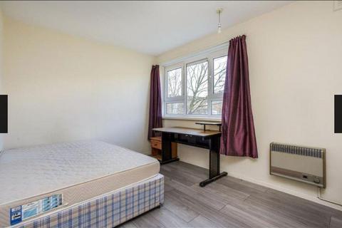 3 bedroom private hall to rent, South Street, Southsea, Portsmouth