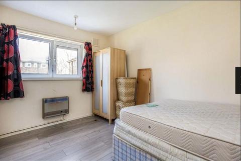 3 bedroom private hall to rent, South Street, Southsea, Portsmouth