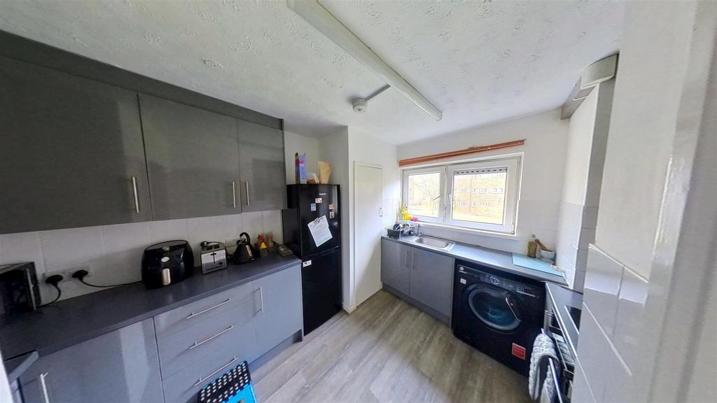 Kitchen 1.jpg