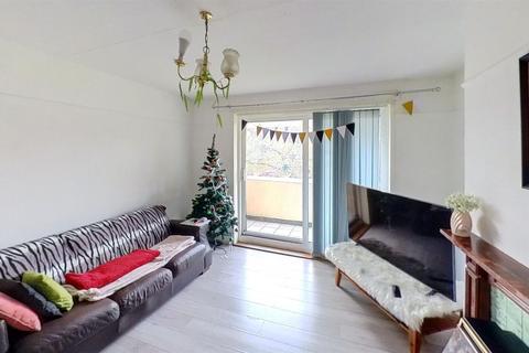 3 bedroom private hall to rent, South Street, Southsea, Portsmouth