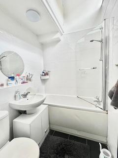 4 bedroom house share to rent, 15 West Arbour Street, London E1