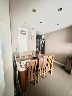 4 bedroom house share to rent, 15 West Arbour Street, London E1