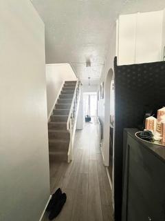 4 bedroom house share to rent, 15 West Arbour Street, London E1