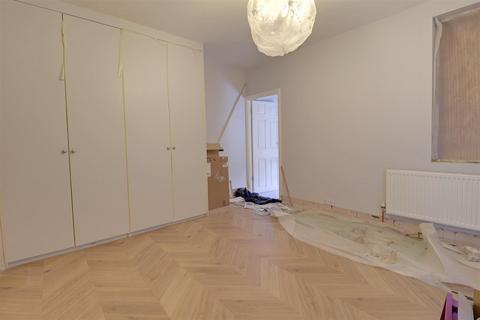 112 Gloucester Road, Cheltenham, GL51 8NS
