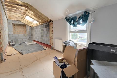 112 Gloucester Road, Cheltenham, GL51 8NS