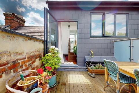 3 bedroom flat to rent, 109A Harley Road, London NW10